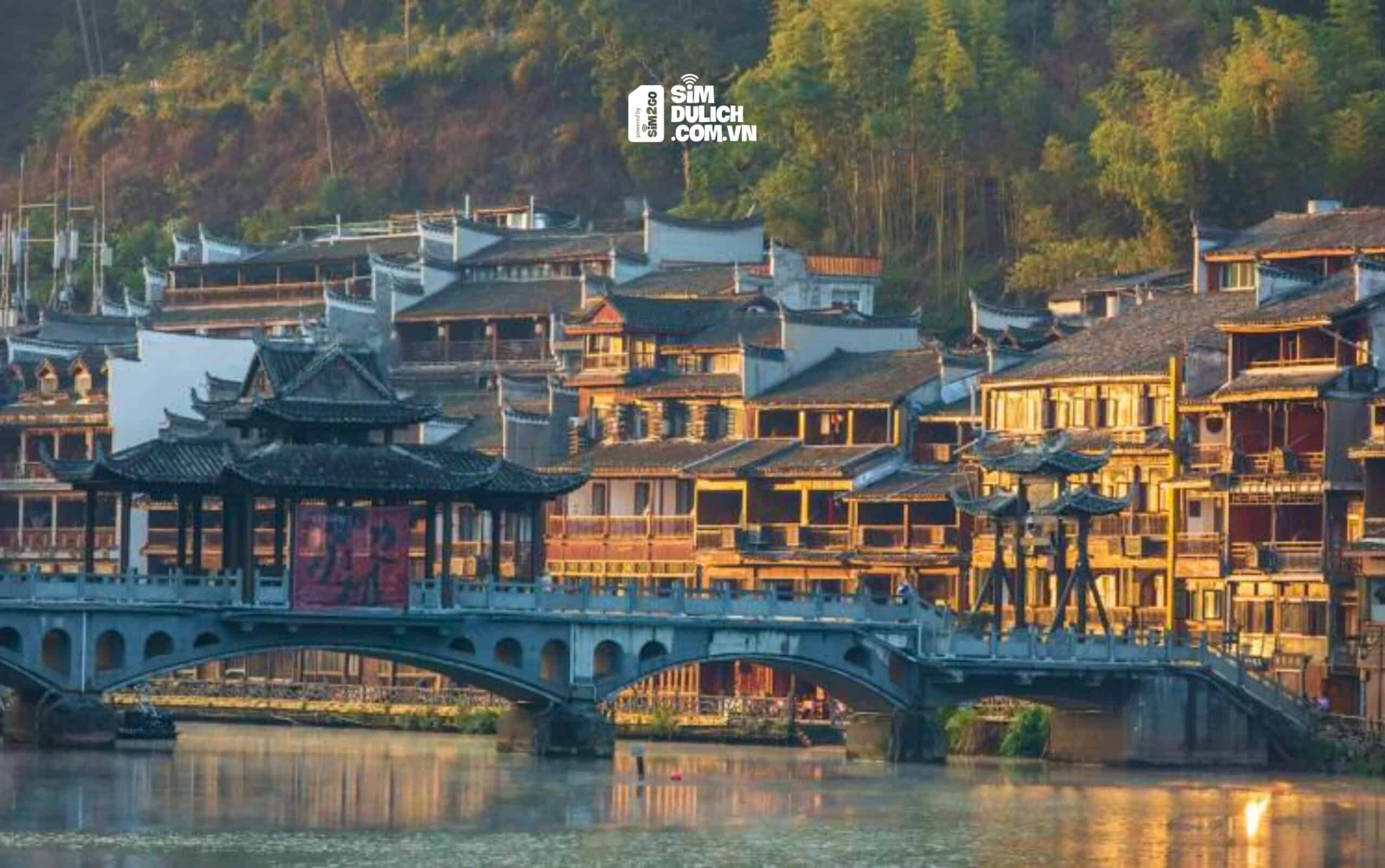 Du-lich-Phuong-Hoang-Co-Tran-bong-lai-tien-canh-chon-tran-gian