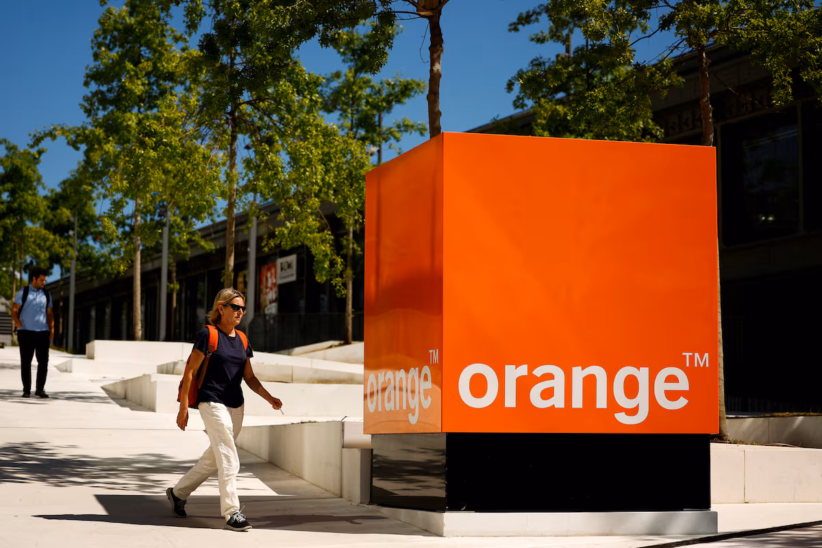 nha mang Orange